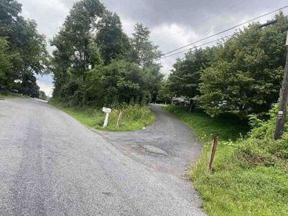 Exterior Neighborhood (street photo)