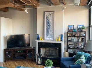 226 N Clinton St APT 606, Chicago, IL 60661