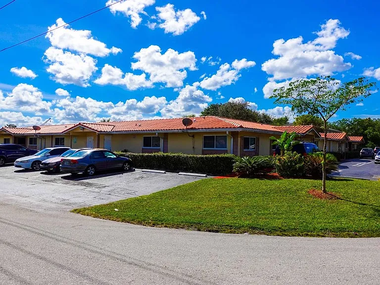 8430 NW 40th St Coral Springs, FL 33065 — Photo 23