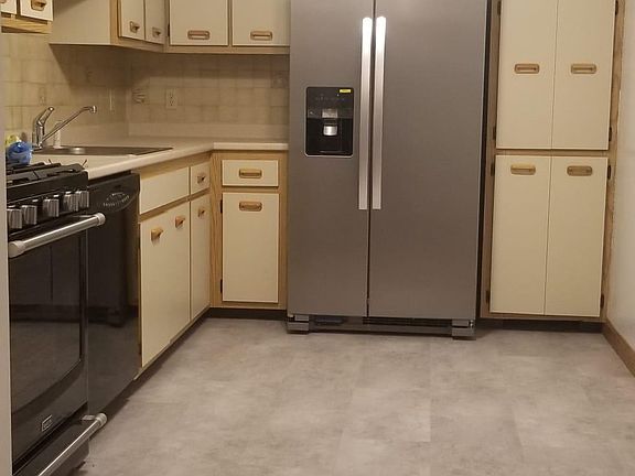 2nd image of 5 Blackstone Dr APT 18
