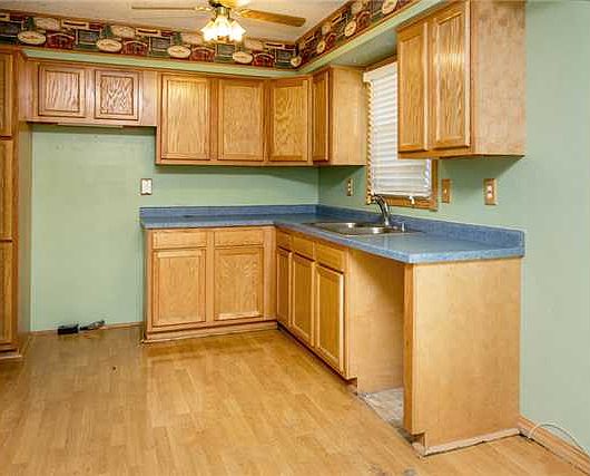 3rd image of 19212 Erbe St