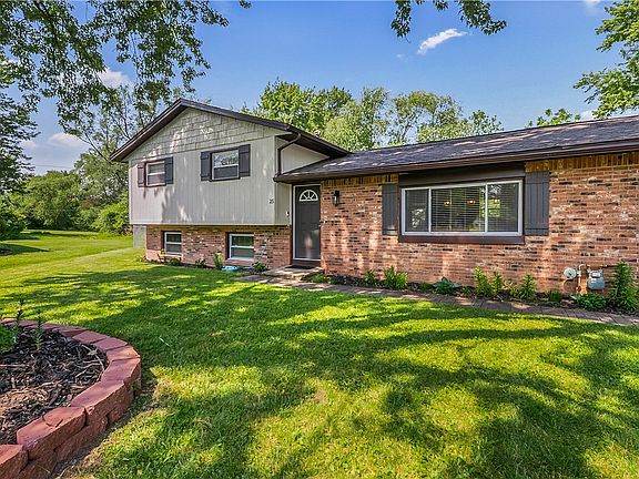 2nd image of 25 Green Ivy Cir