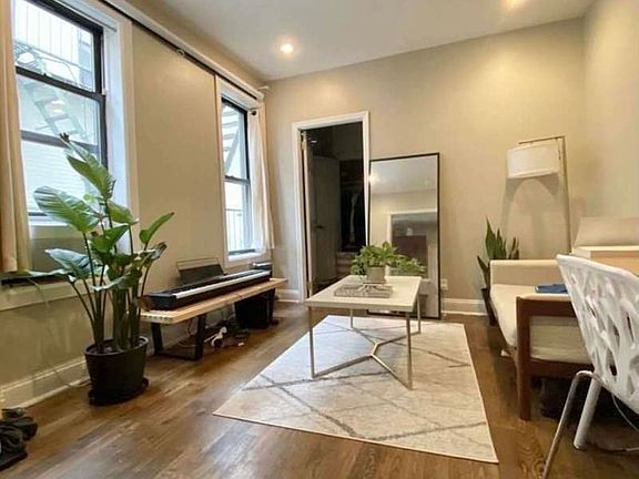 5th image of 318 E 78th St APT 25