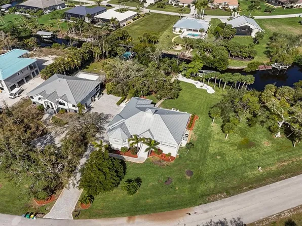 10120 Creekside Dr, Cape Haze, FL 33946