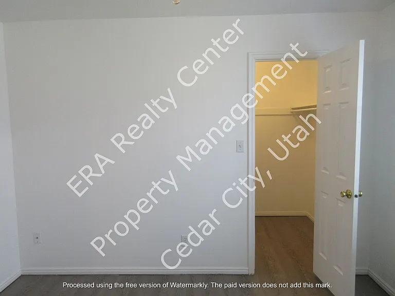 527 E 2015 N — Photo 11