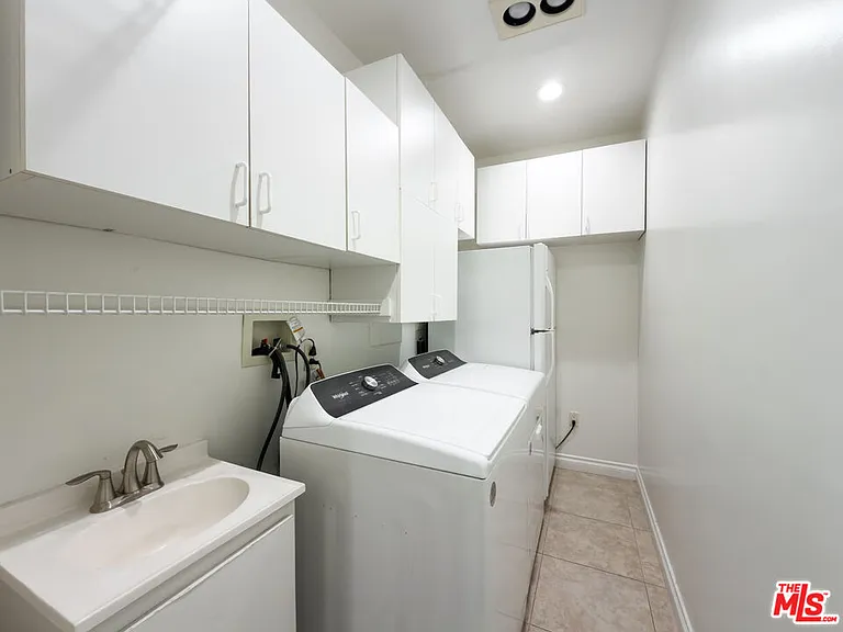 1094 Garden Ln — Photo 49