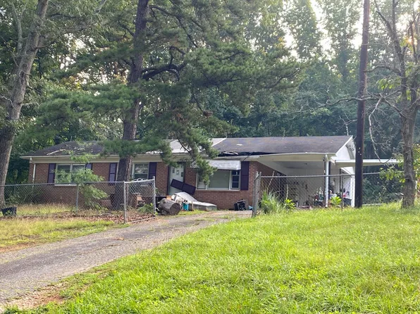 212 Sarah St, Mount Airy, NC 27030