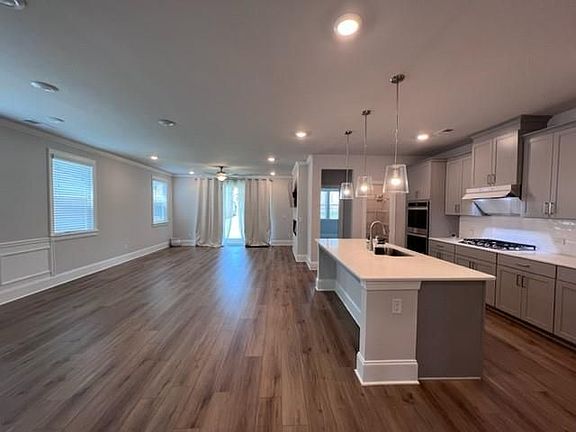 5th image of 705 Lanarck Way