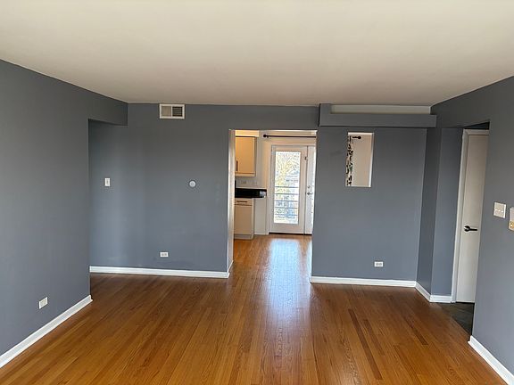 4th image of 3640 N California Ave #2