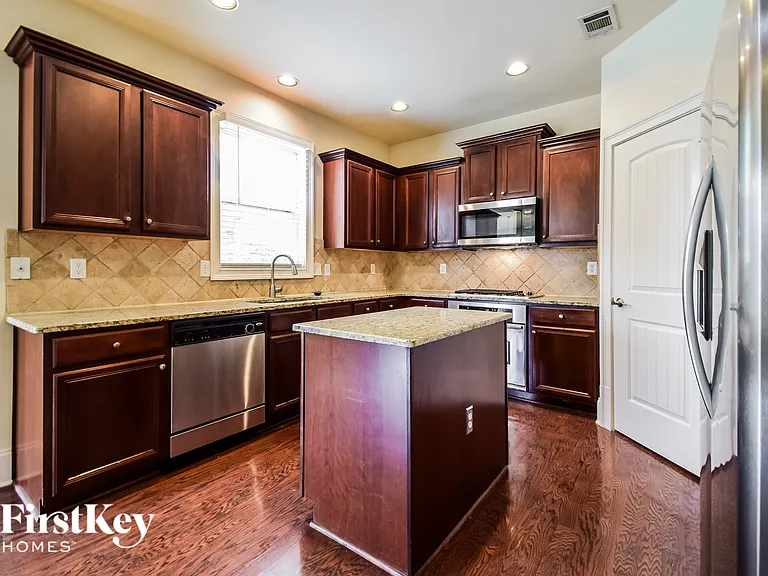 1068 Parkmist Dr — Photo 6