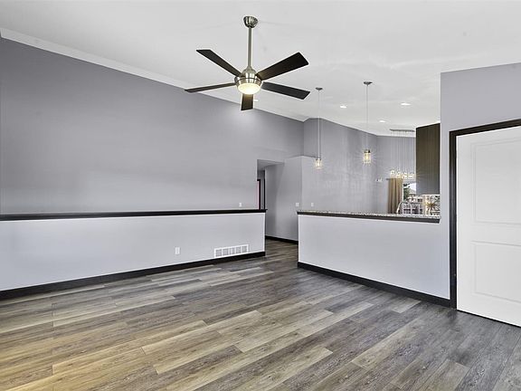 4th image of 1390 Hancock St