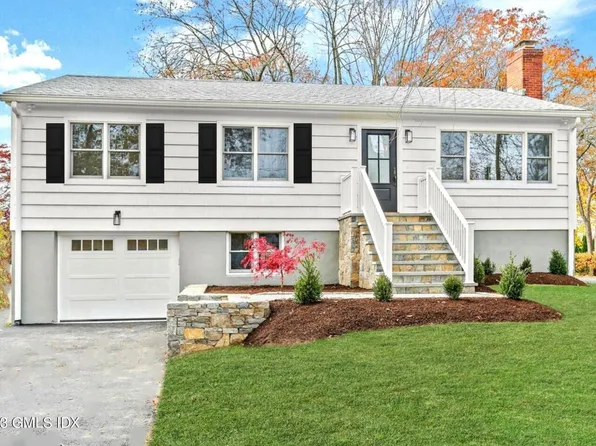 24 Robertson Ln, Cos Cob, CT 06807