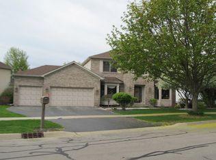 885 Dorchester Dr, Carol Stream, IL