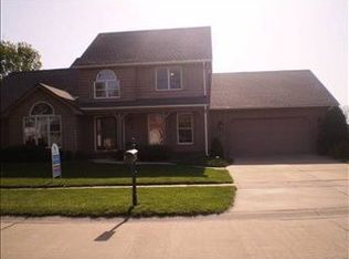 7 Bay Pointe Dr, Bloomington, IL
