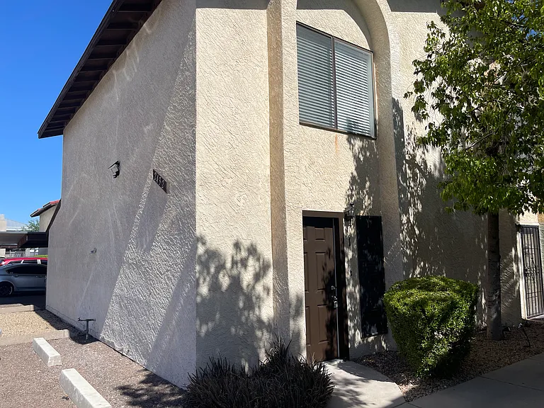 2432 E Tracy Ln #1 — Photo 3