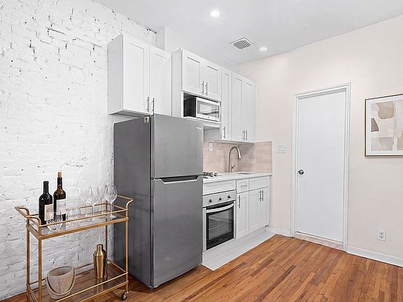 3rd image of 513 E 5th St APT 2A