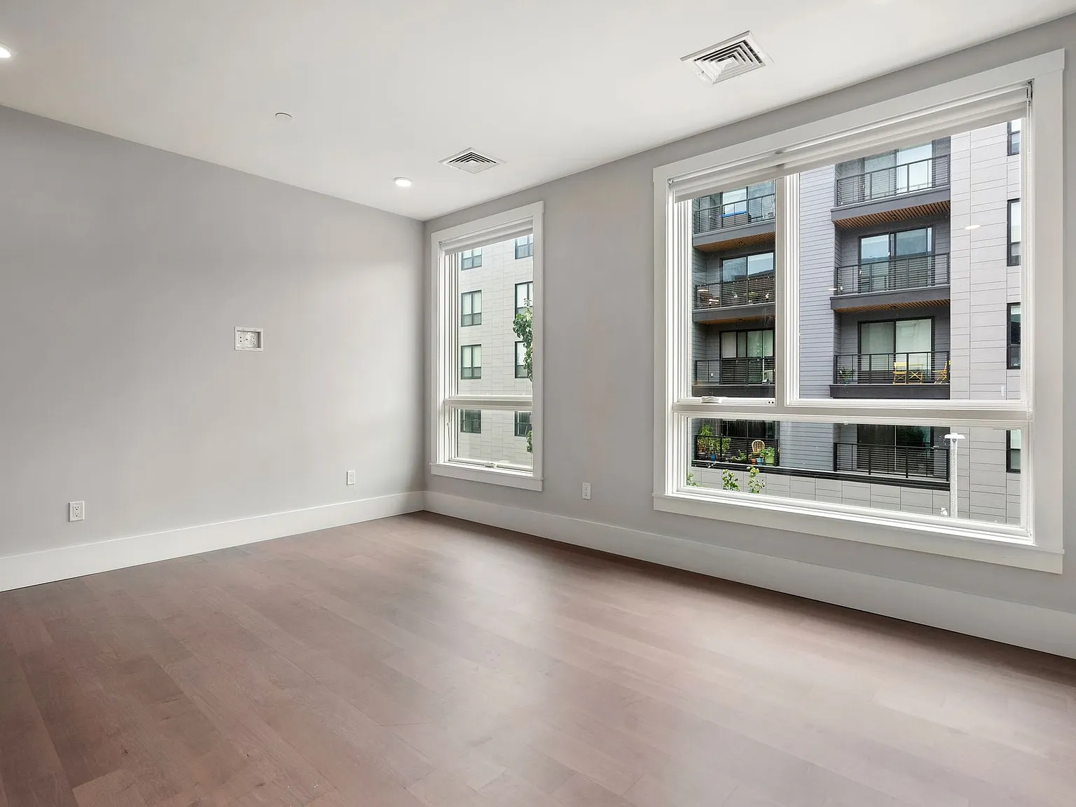 3193 Washington Street — Photo 4
