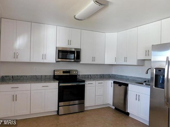 3rd image of 10710 Tyrone Dr