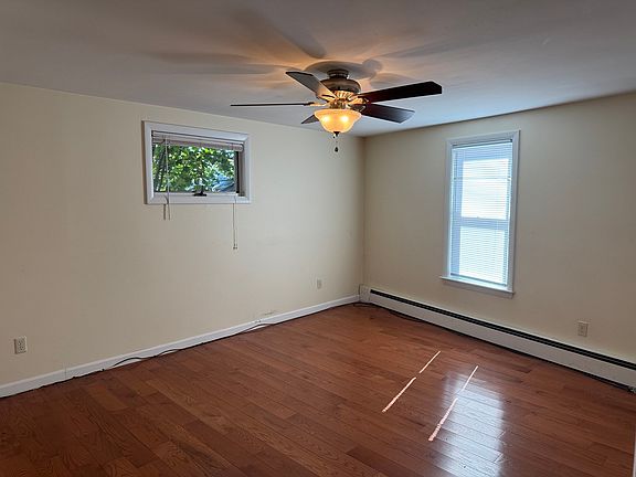 2nd image of 23 Wales St Floor 1