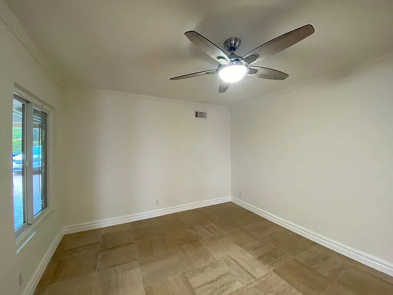 22539 Waterbury St — Photo 7