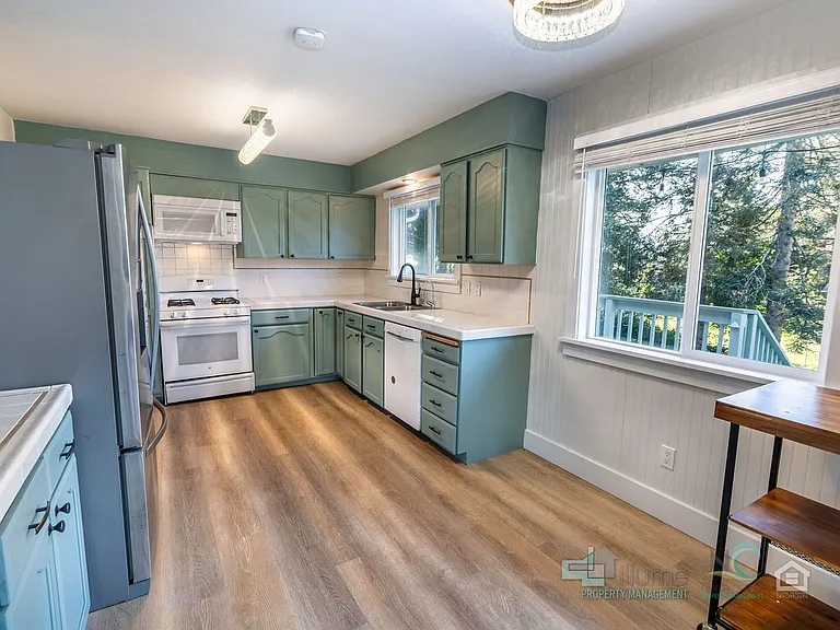 242 Hemlock St — Photo 16