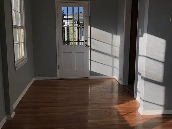 5th image of 4422 Linden Ave APT 3