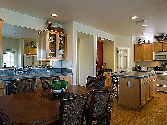 Nook/eating area