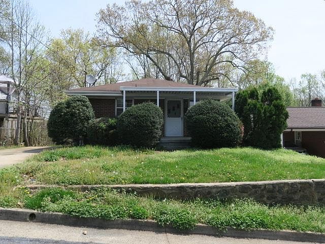 1st image of 705 1st St