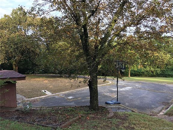 4th image of 1909 Woodland Dr