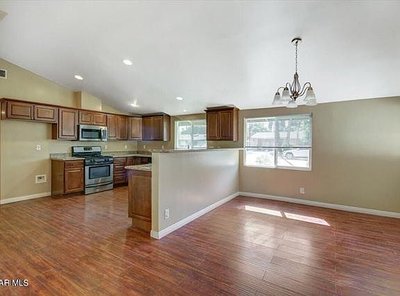 5th image of 1217 Sheffield Pl