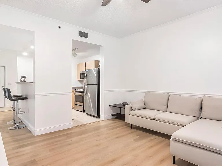 533 NE 3rd Ave — Photo 12