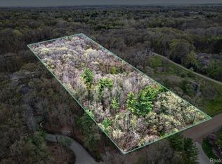 6944 Cooley Lake Rd, White Lake, MI 48383