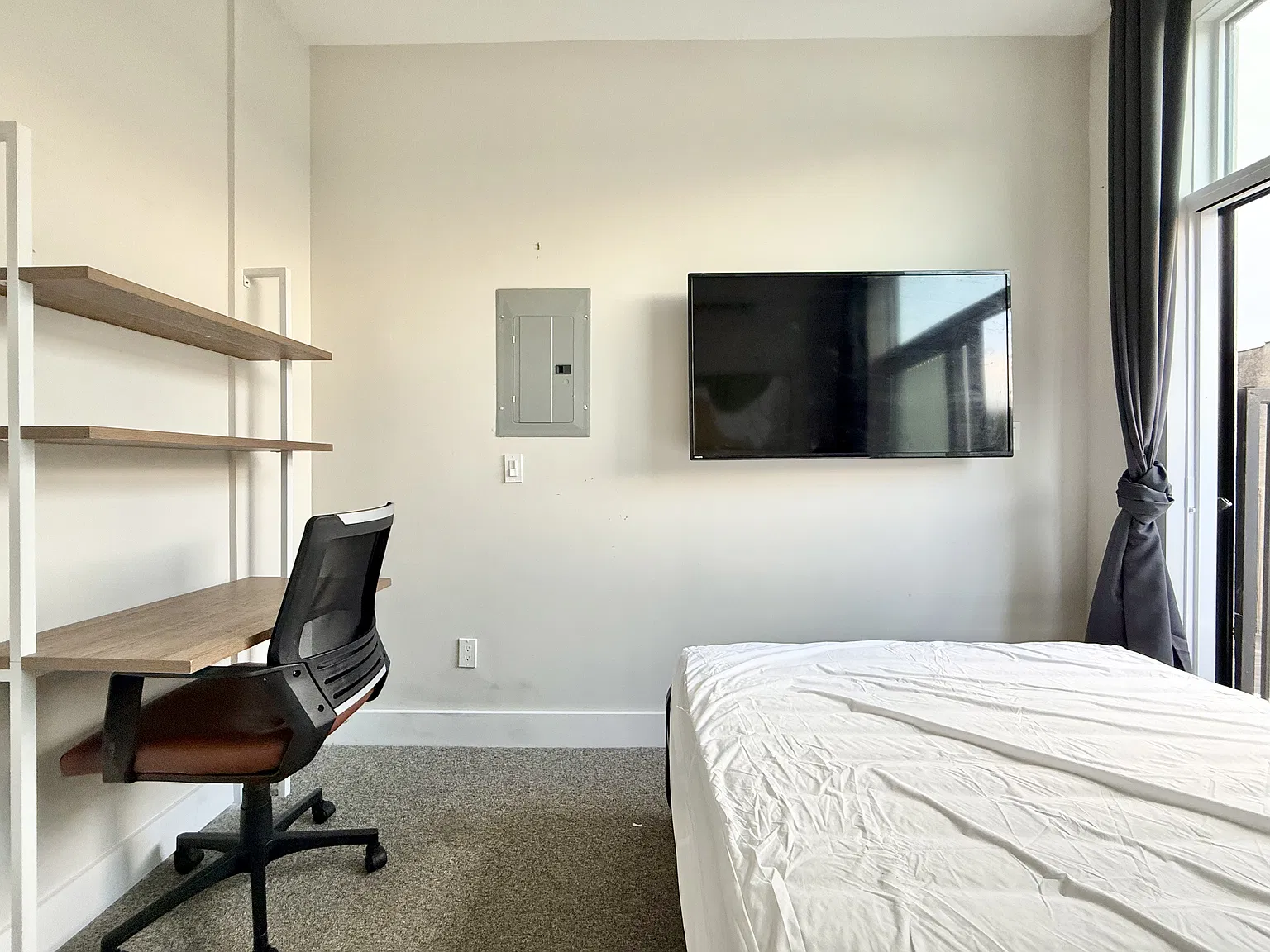 4 bed, 1.5 bath, $1,350 — Photo 2