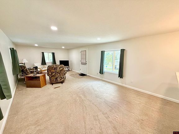 5th image of 510 Maple Ave