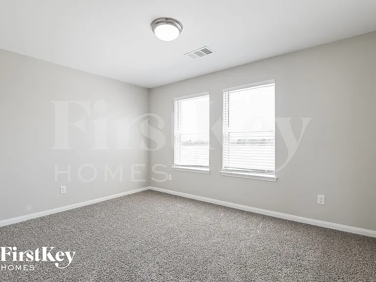 710 Shady Meadow Ln — Photo 11