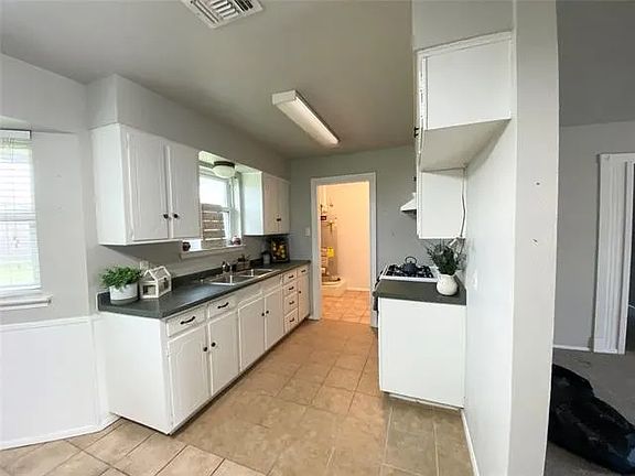 3rd image of 316 Gardenia Ct