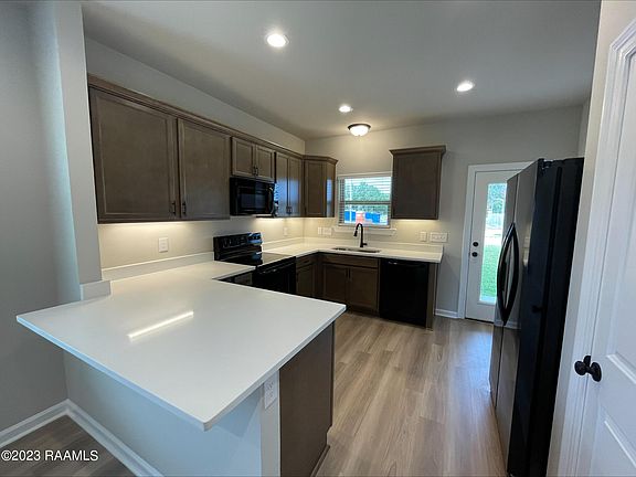 3rd image of 101 Lightbourne Dr