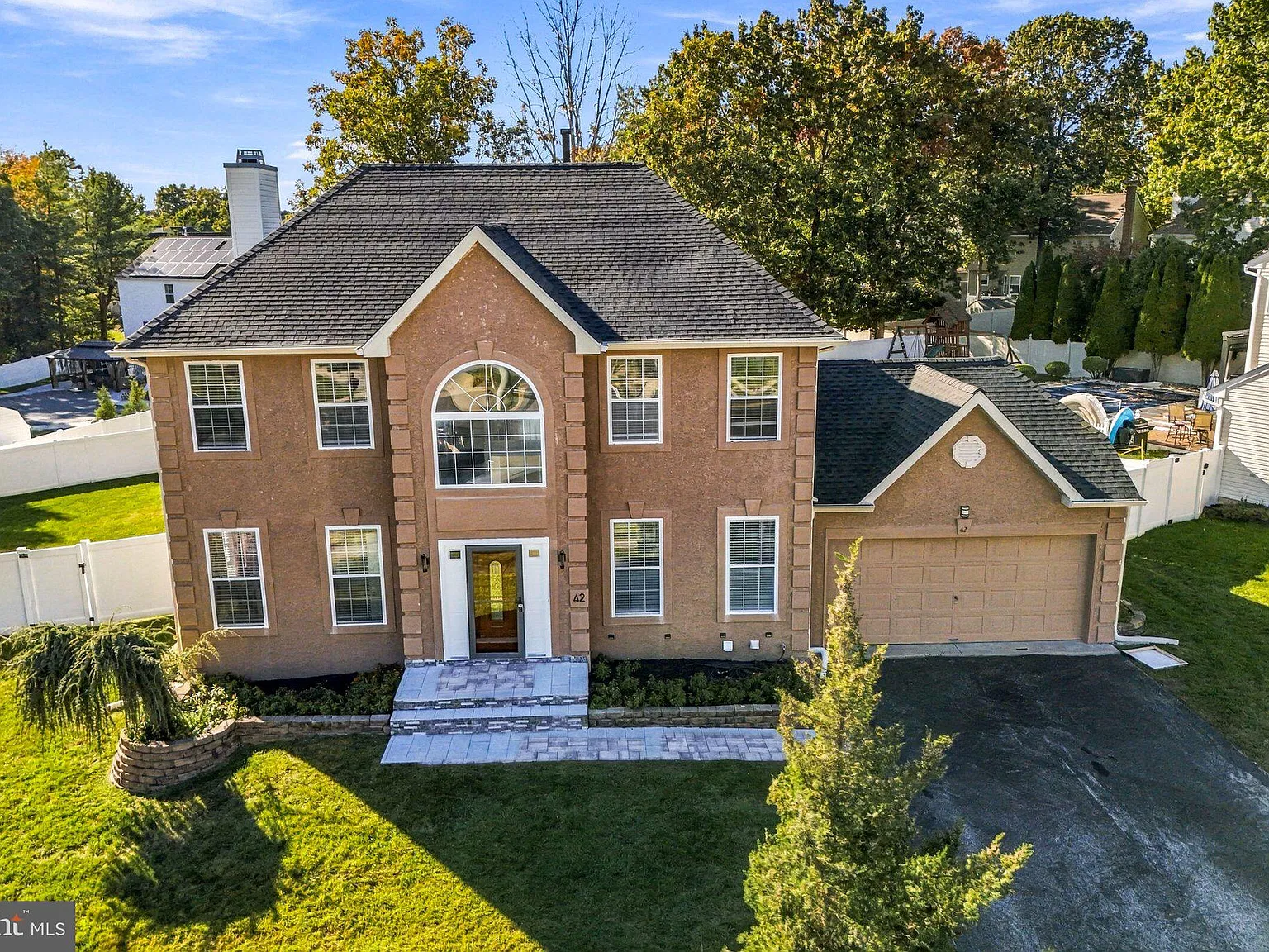4 bed, 4.0 bath, 2314 sqft, $3,450 — Photo 3
