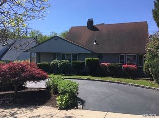 90 Meridian Rd, Levittown, NY 11756