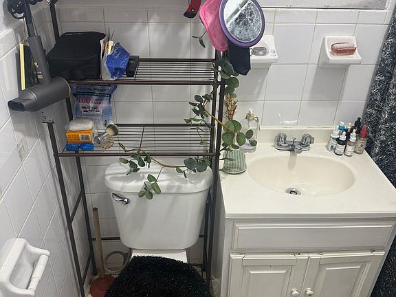 5th image of 2737 Webb Ave APT 1A