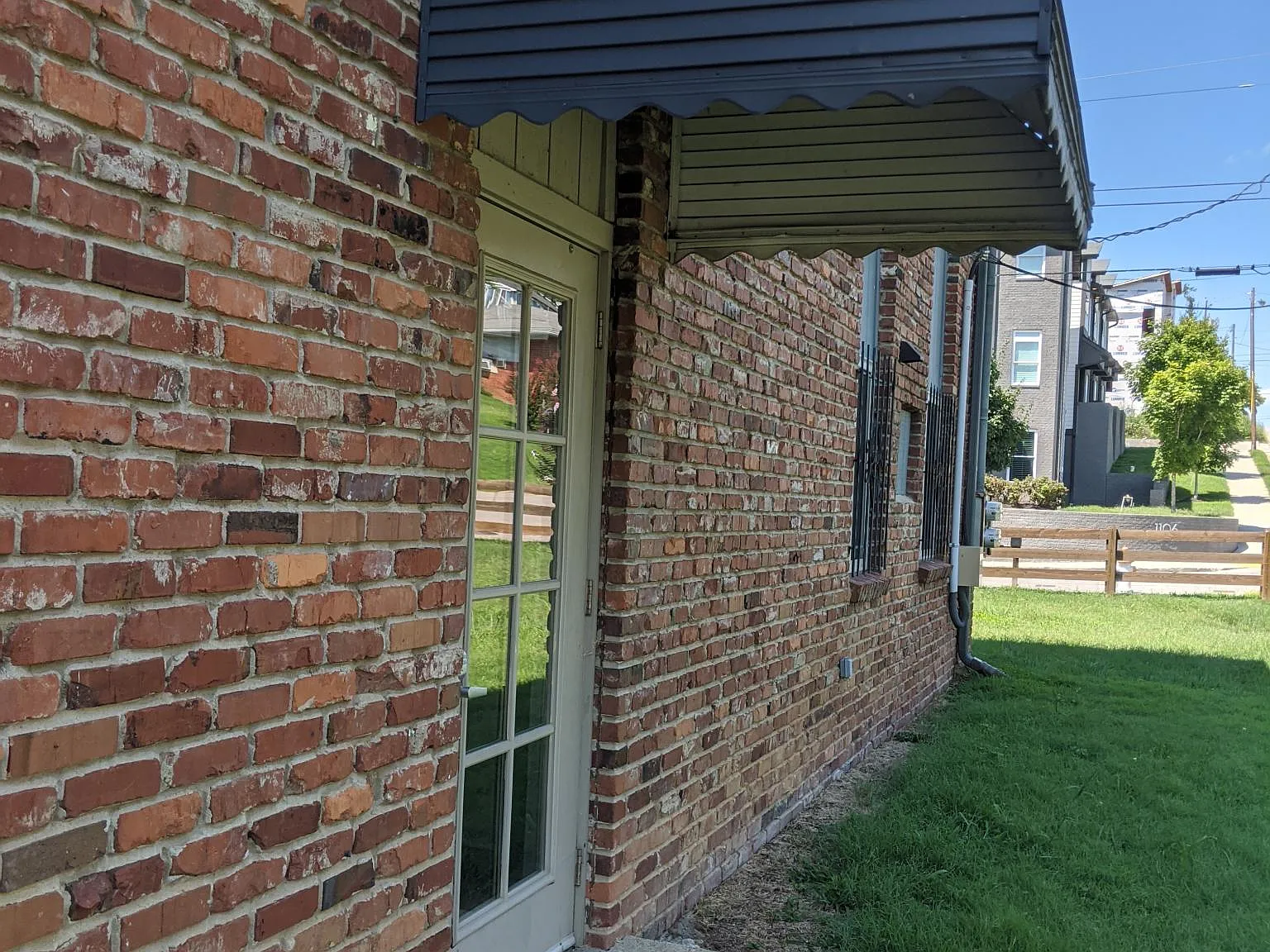 2 bed, 850 sqft, $1,500 — Photo 2