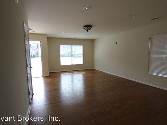 4th image of 26 Cedar Ln