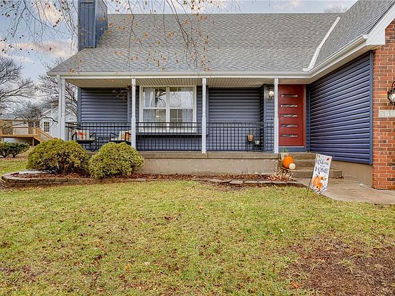 3rd image of 2716 SE Nottingham Dr