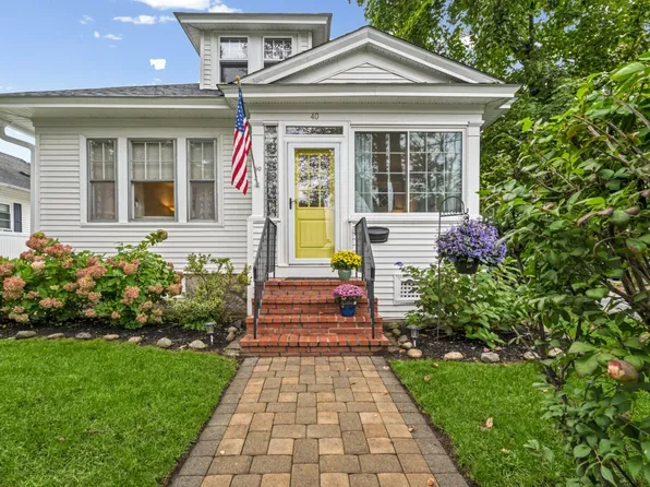 40 Quincy St, Methuen, MA 01844