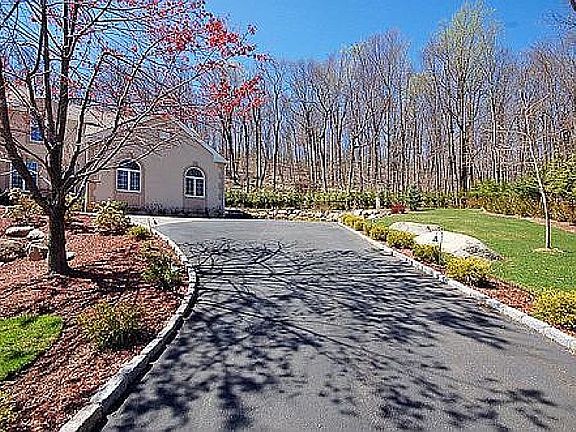 PRIVATE DRIVEWAY