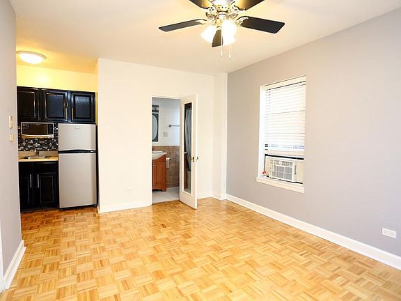 2nd image of 1250 N La Salle Dr APT 707