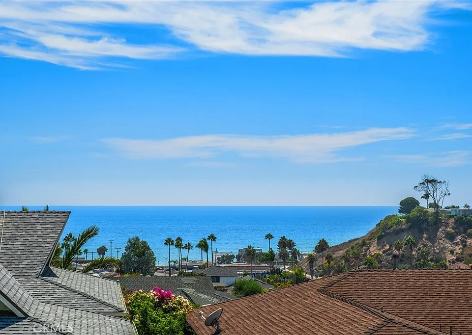 2719 Via Montecito