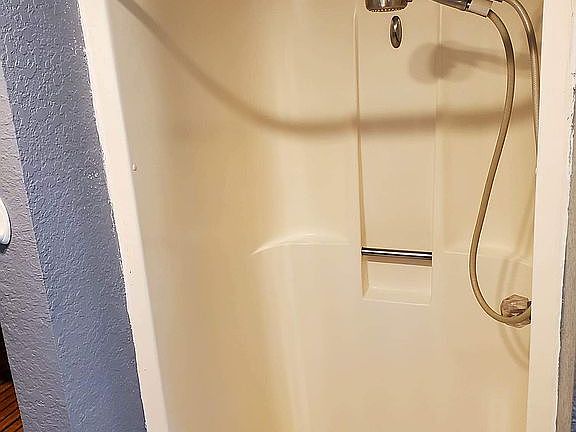 5th image of 812 NW Hiyu Dr