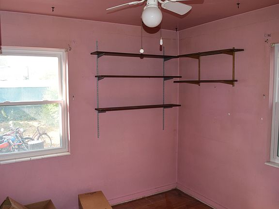 2nd image of 727 N Oakley St