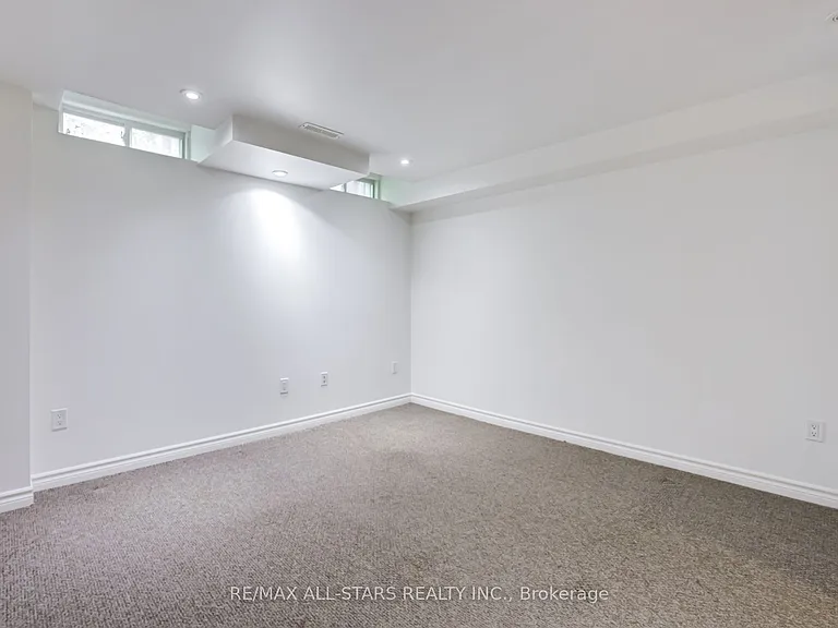 51 Playfair Rd — Photo 32